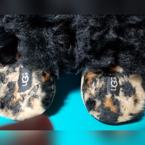 UGG Slippers - Picture 5 of 8